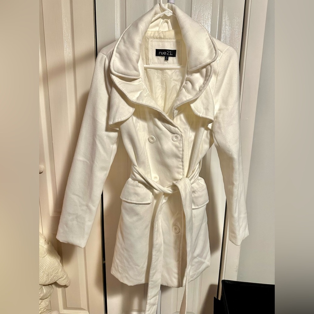 White Ruffle Double Breasted Winter Coat Medium Vintage Y2K rue21 with Back Bow
